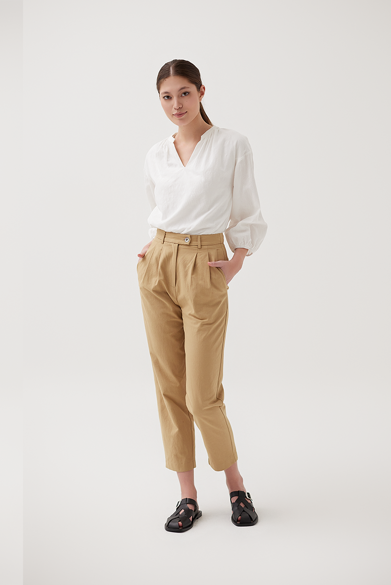 Pleated Front Straight Cut Pants In Khaki