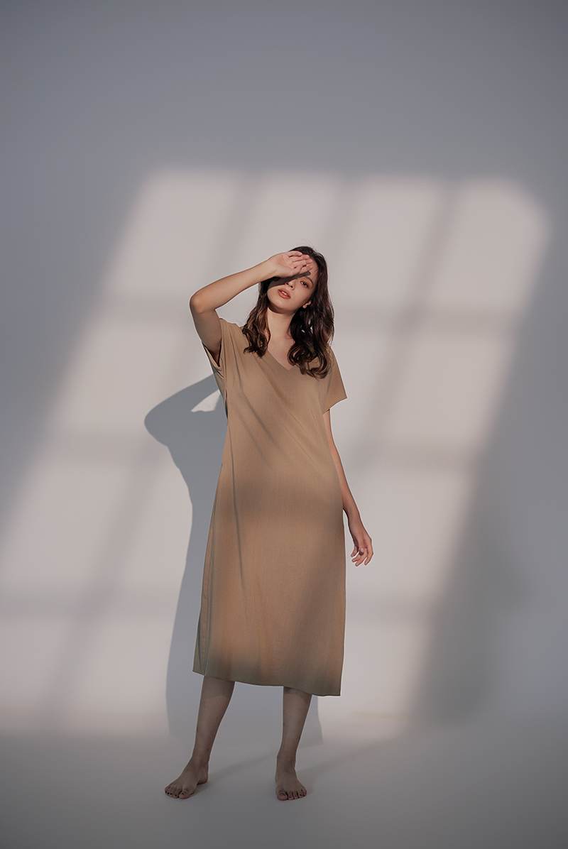 Batwing Sleeves Midi Dress in Khaki Batwing Sleeves Midi Dress in Khaki