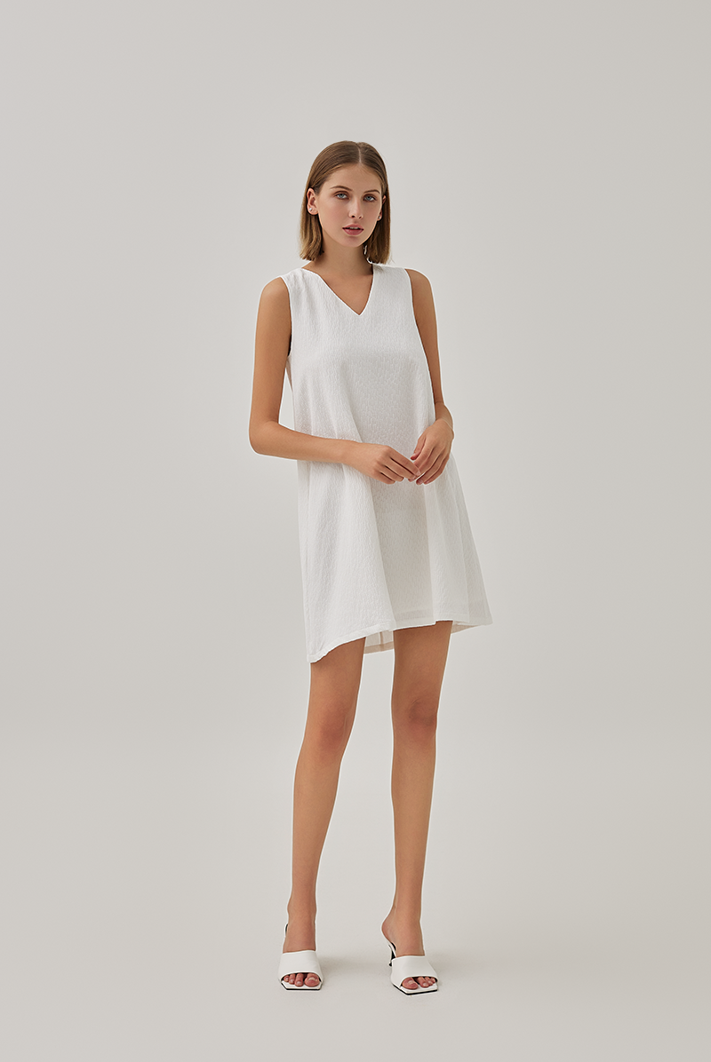 Luna Textured V-Neck Flowy Dress in White