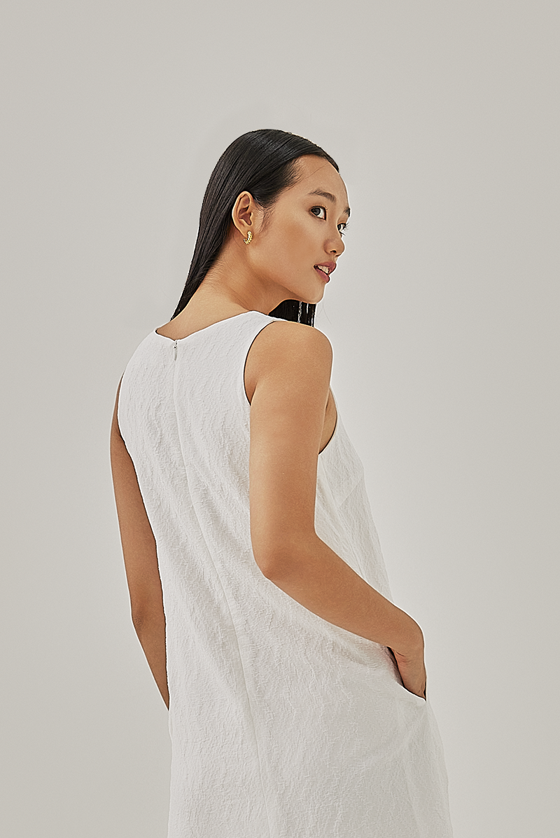 Merlia Textured Shift Dress in White