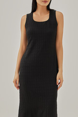 Rosee Fitted Midi Dress in Black