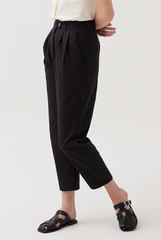Pleated Front Straight Cut Pants In Black
