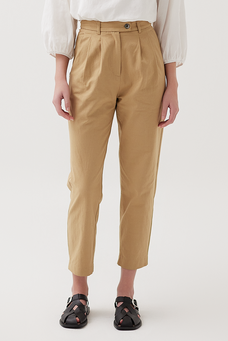 Pleated Front Straight Cut Pants In Khaki