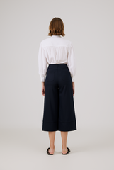 Cropped Pants in Navy Blue