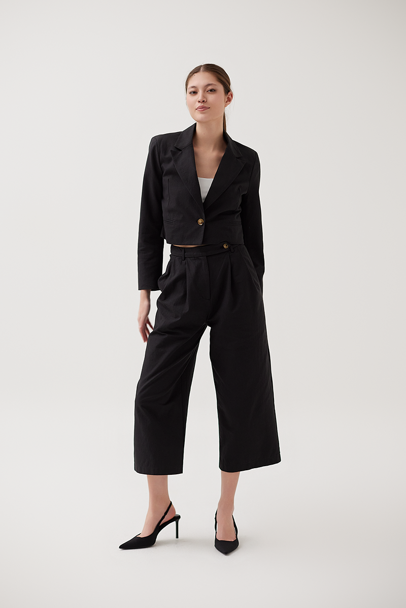 Notch Lapel Cropped Blazer in Black