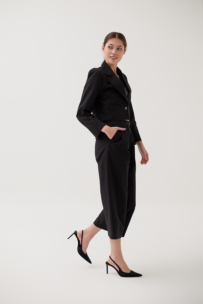 Notch Lapel Cropped Blazer in Black