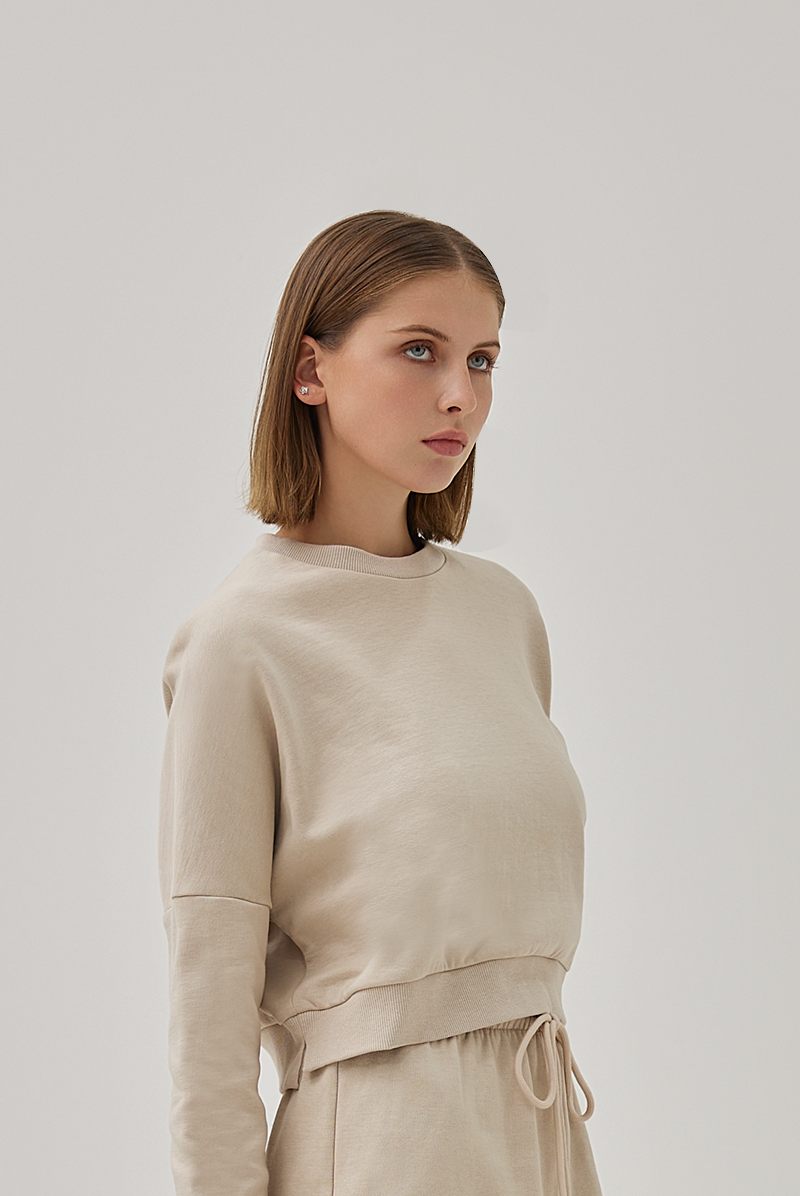 Gwenda Drop Shoulders Crop Sweatshirt in Almond