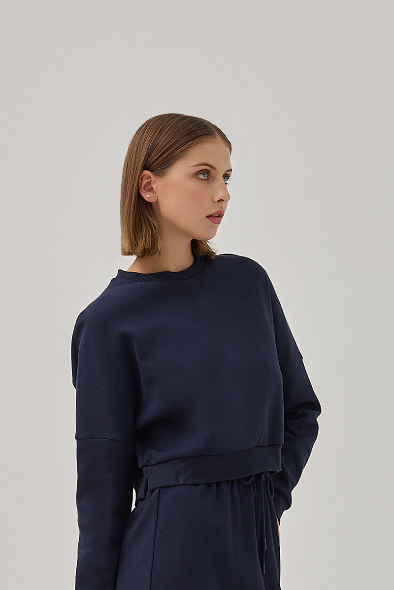 Gwenda Drop Shoulders Crop Sweatshirt in Navy Blue
