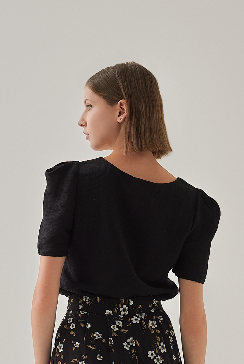 Neola Puffed Sleeves Square Neck Top in Black