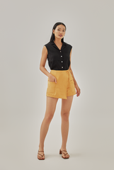 Shain Collared Sleeveless Shirt in Black