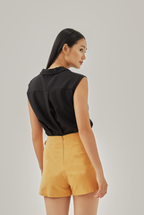 Shain Collared Sleeveless Shirt in Black