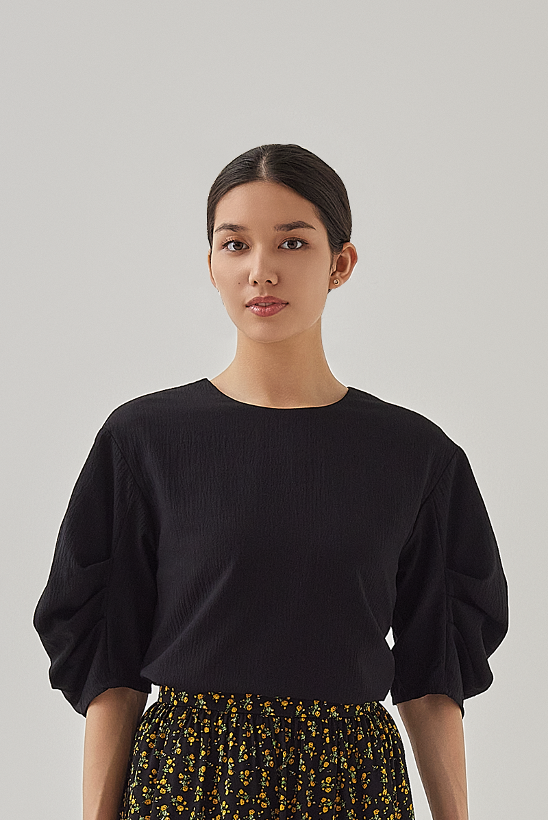 Pearlie Pleated Puff Sleeves Blouse in Black