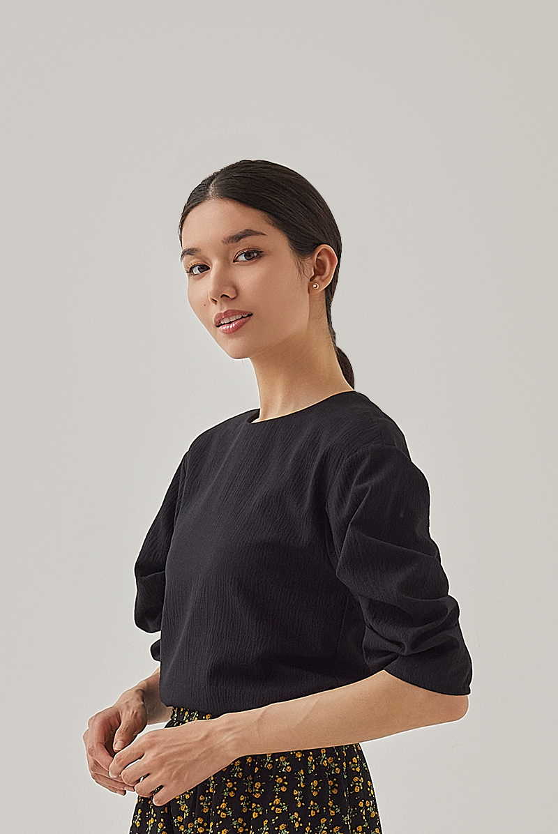Pearlie Pleated Puff Sleeves Blouse in Black
