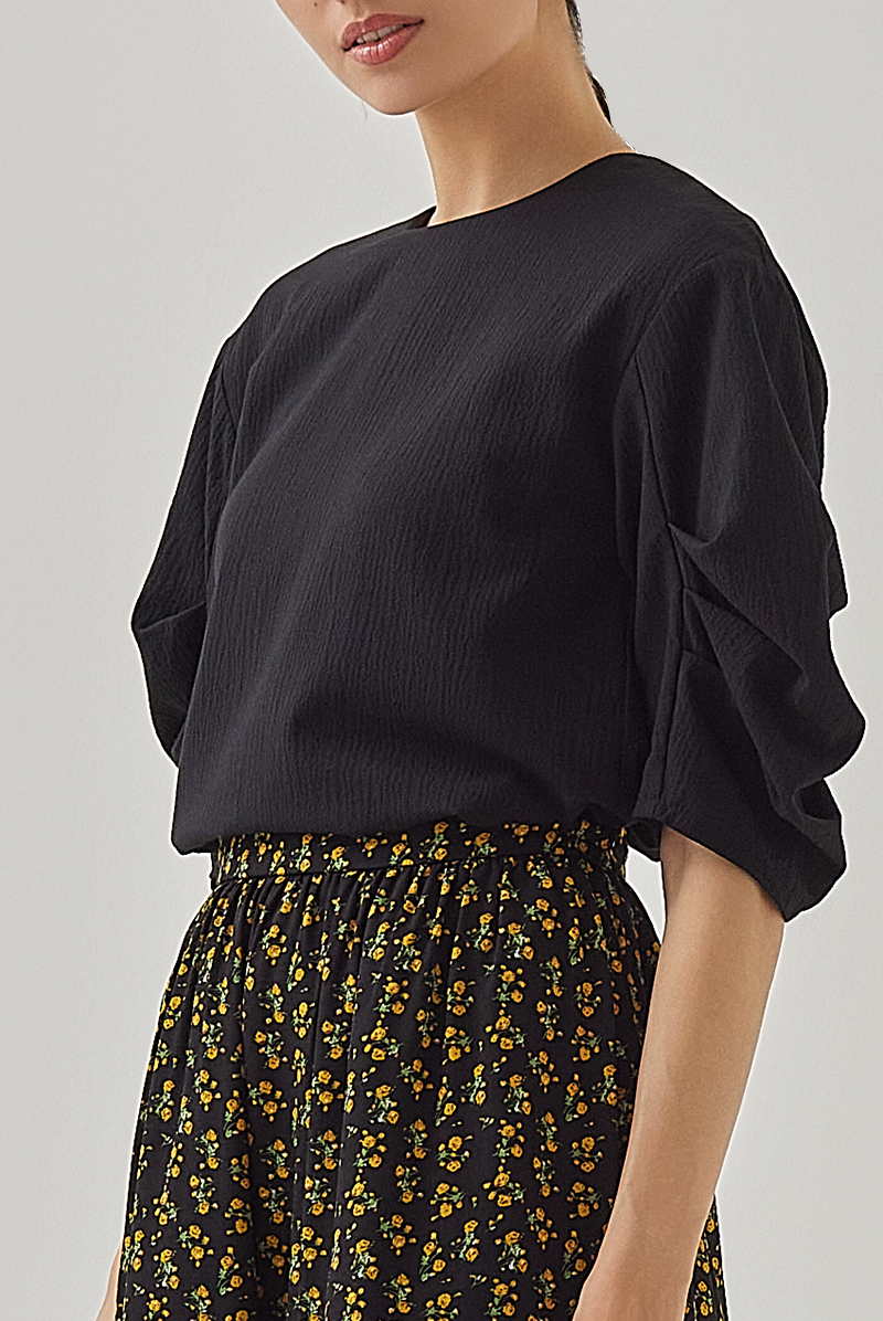 Pearlie Pleated Puff Sleeves Blouse in Black