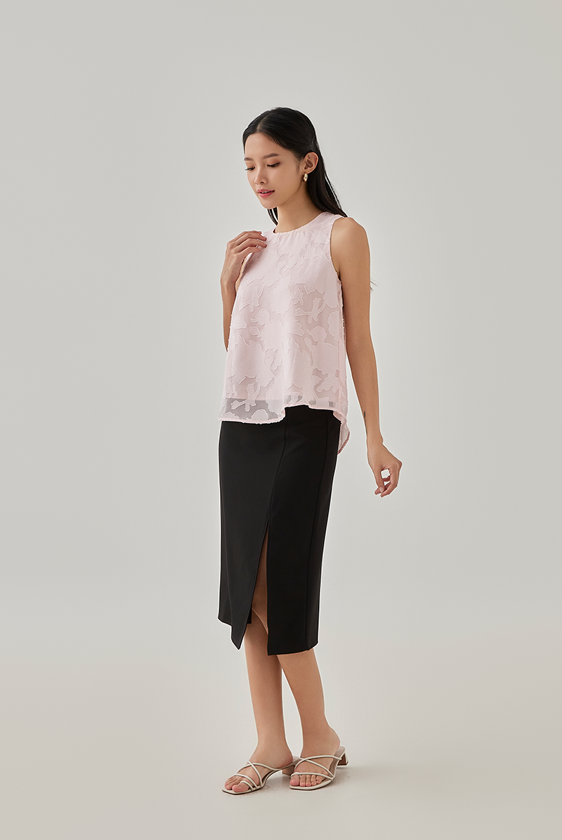 Joanna Sleeveless Floral Textured Top in Pink