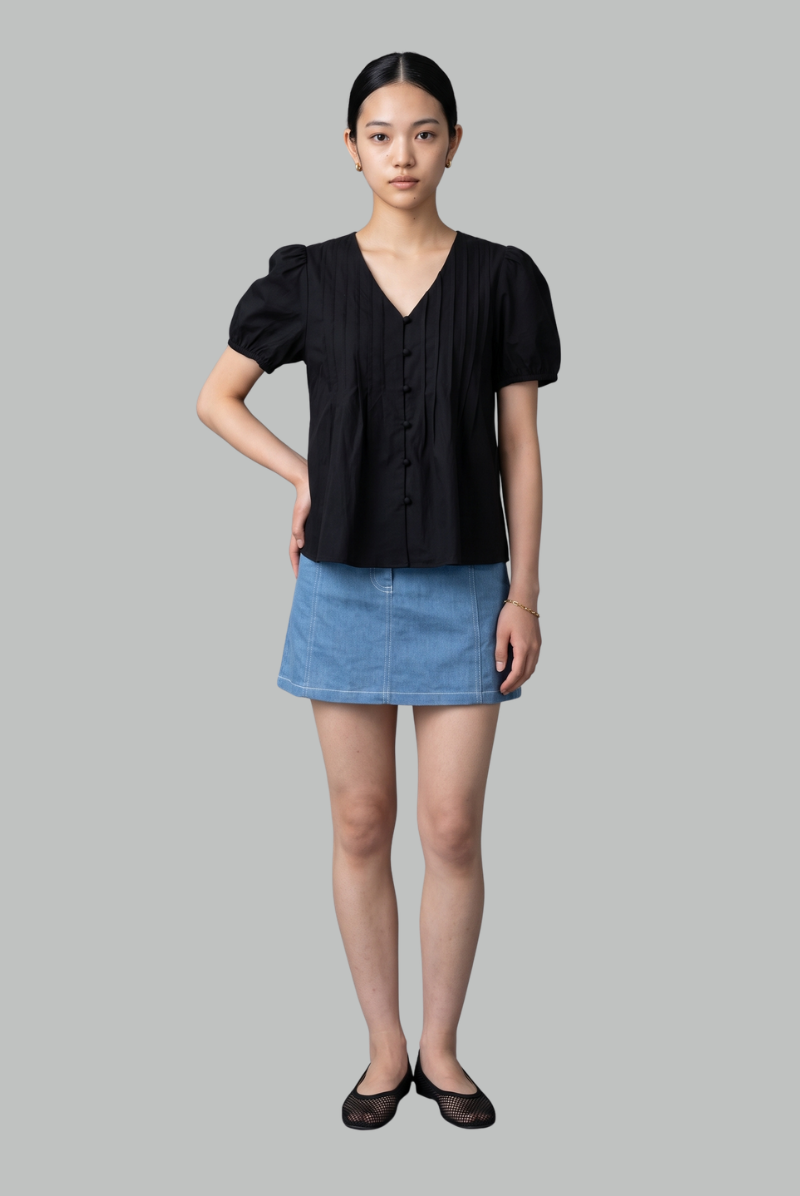 Elara Pintuck Top