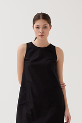 Front Patch Pockets Shift Dress in Black
