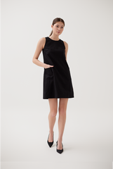 Front Patch Pockets Shift Dress in Black