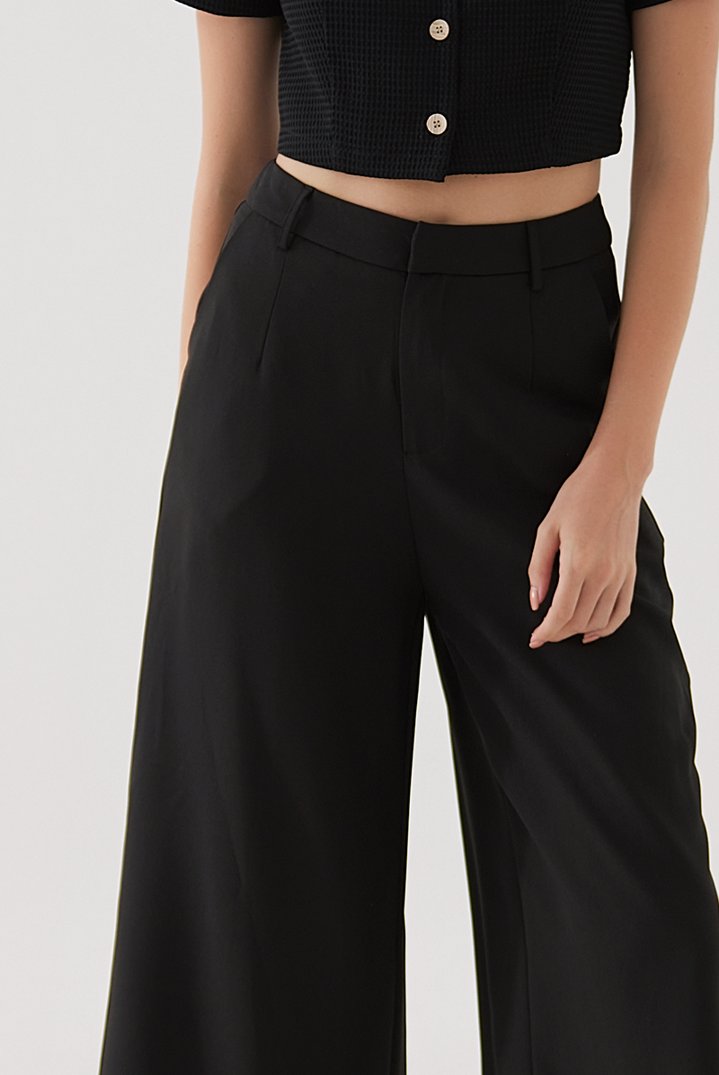 Skylar Cropped Culottes in Black