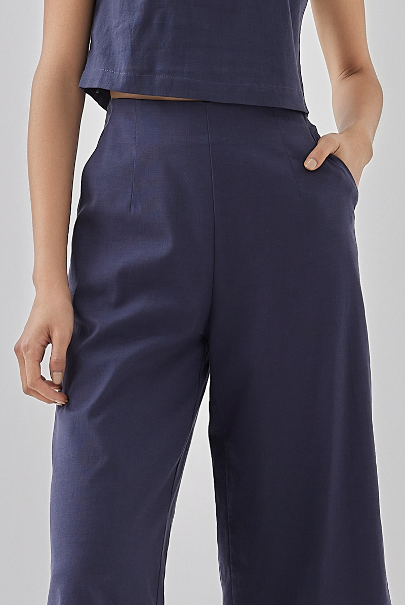 Tracey Cropped Pants in Dark Blue