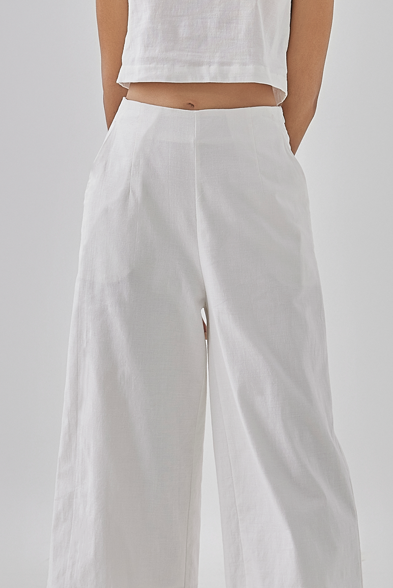 Tracey Cropped Pants in white 
