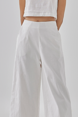 Tracey Cropped Pants in white 