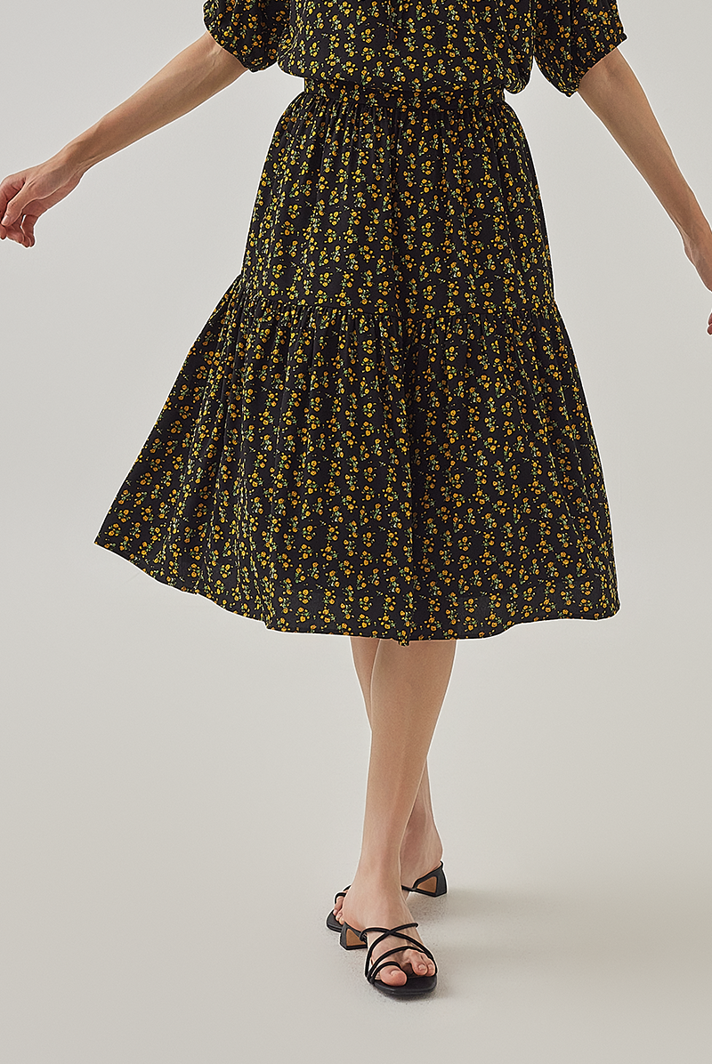 Amber Floral Tiered Midi Skirt in Black