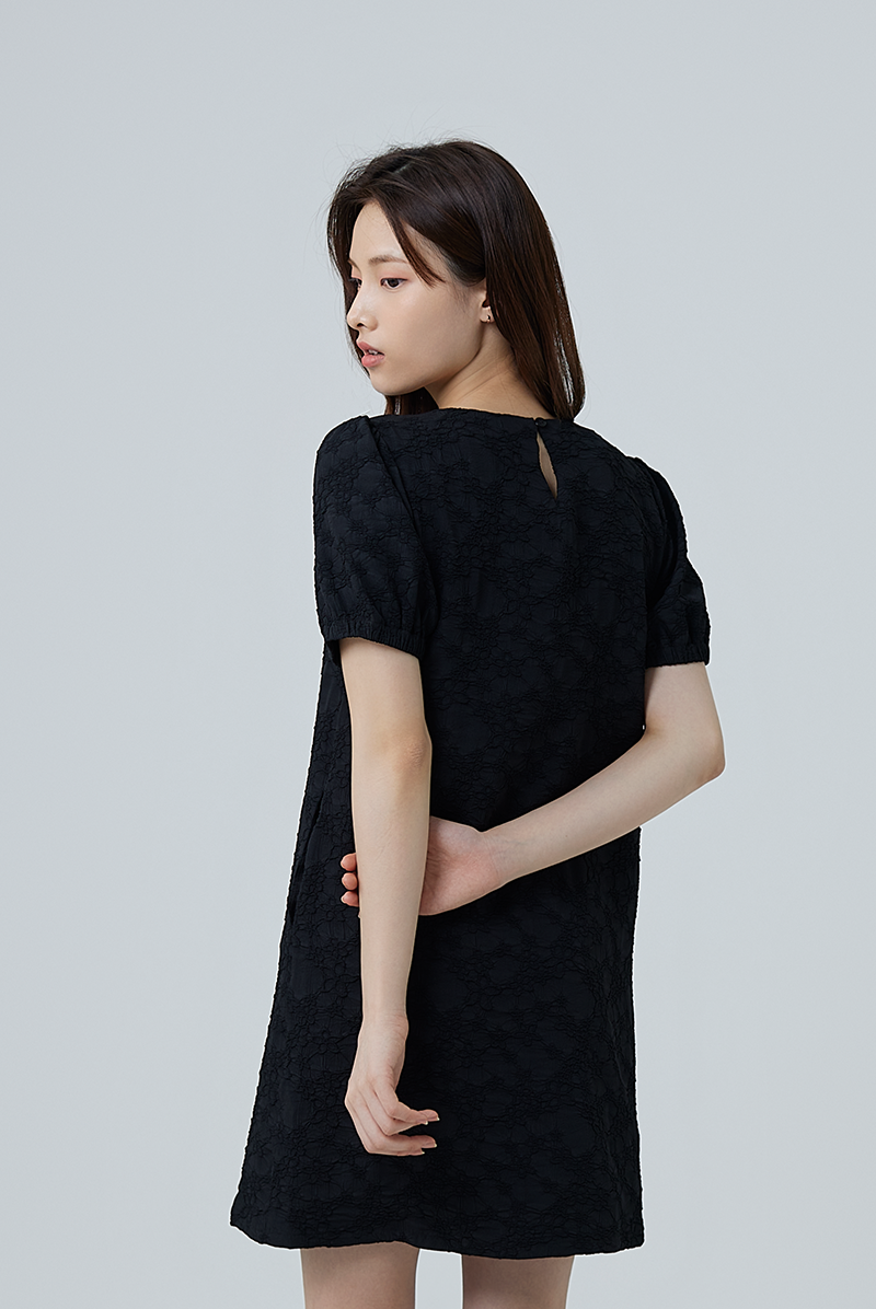 Shannon Floral Embroidery Dress in Black'