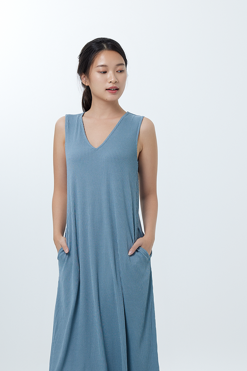 Tachie Sleeveless Dress in Blue