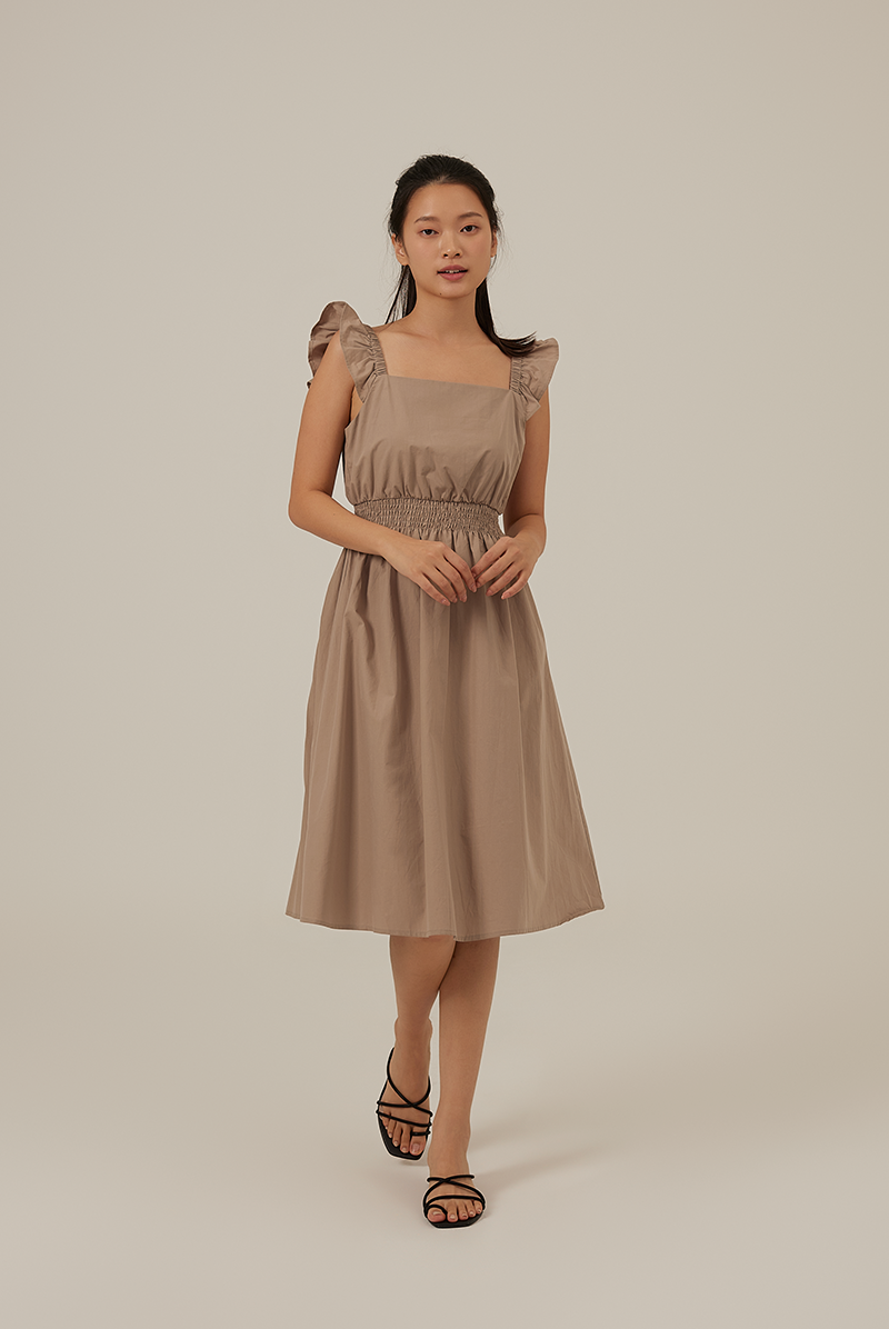 Tailyn Smocked Waist Dress in Clay