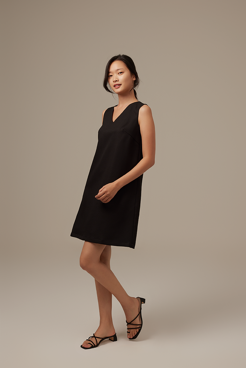 Lynn Textured Shift Dress in Black