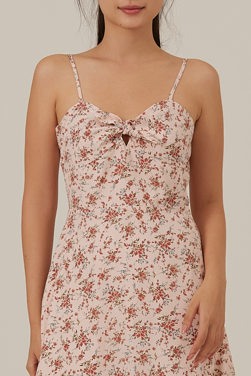 Everlyn Floral Knotted Dress in Pink