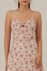 Everlyn Floral Knotted Dress in Pink