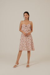 Everlyn Floral Knotted Dress in Pink