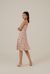 Everlyn Floral Knotted Dress in Pink