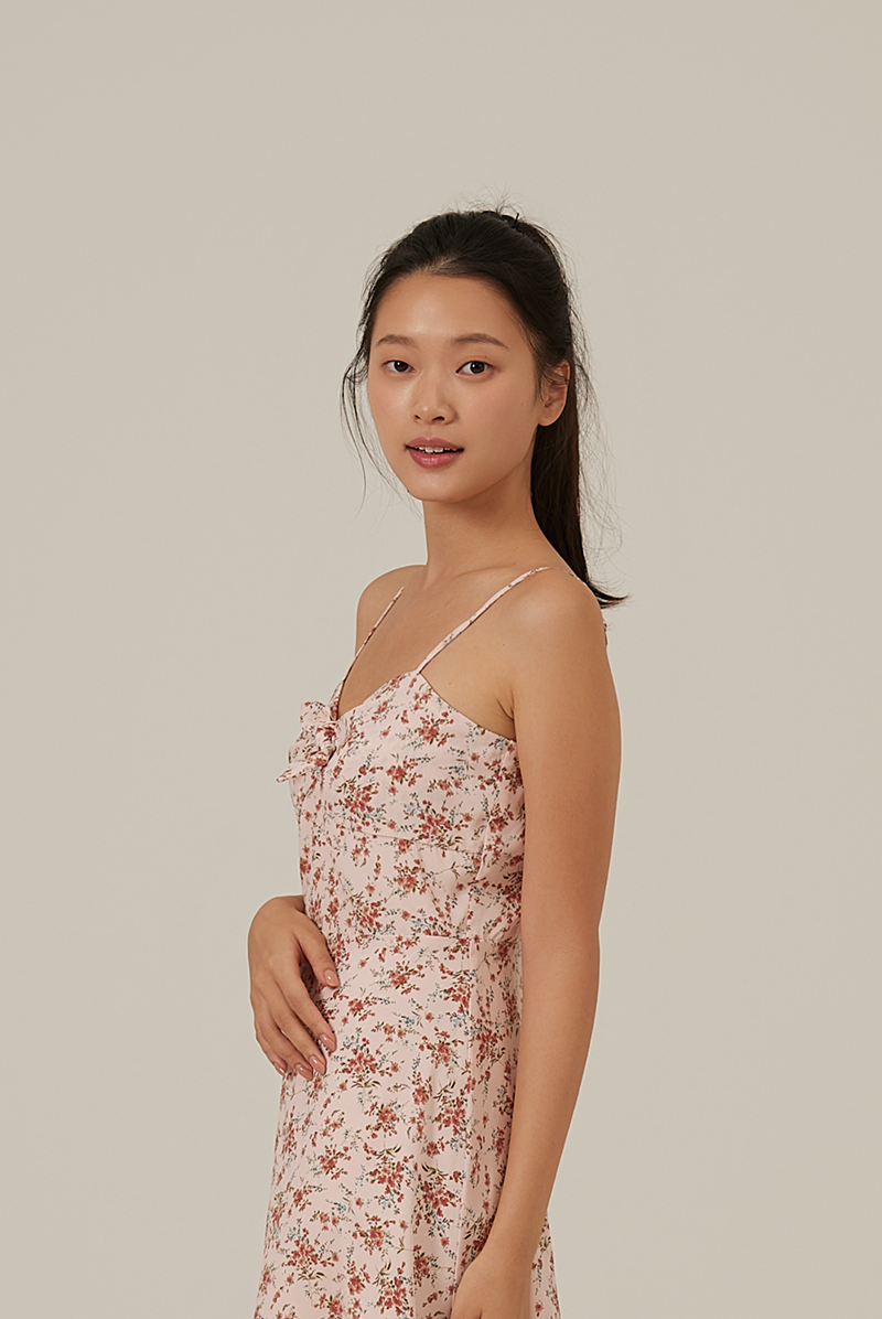 Everlyn Floral Knotted Dress in Pink