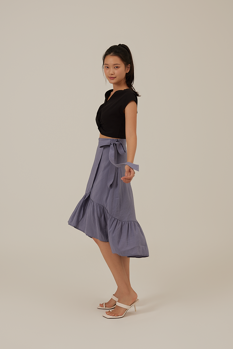 Gillian Front Twist Top in Black