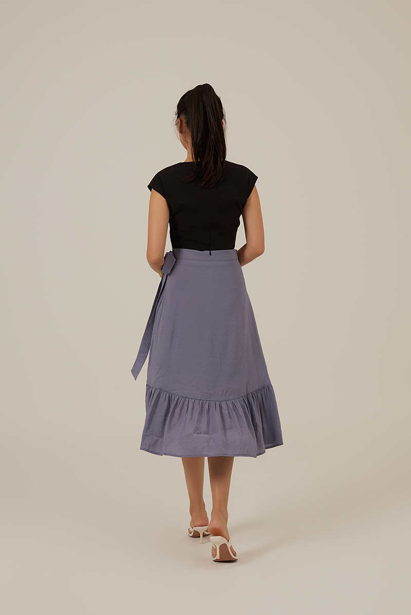 Gillian Front Twist Top in Black