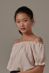 Lesia Off-Shoulder Blouse in Powder
