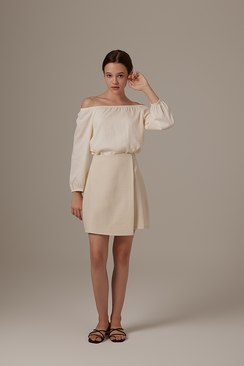 Lowry Off-Shoulder Top in Powder