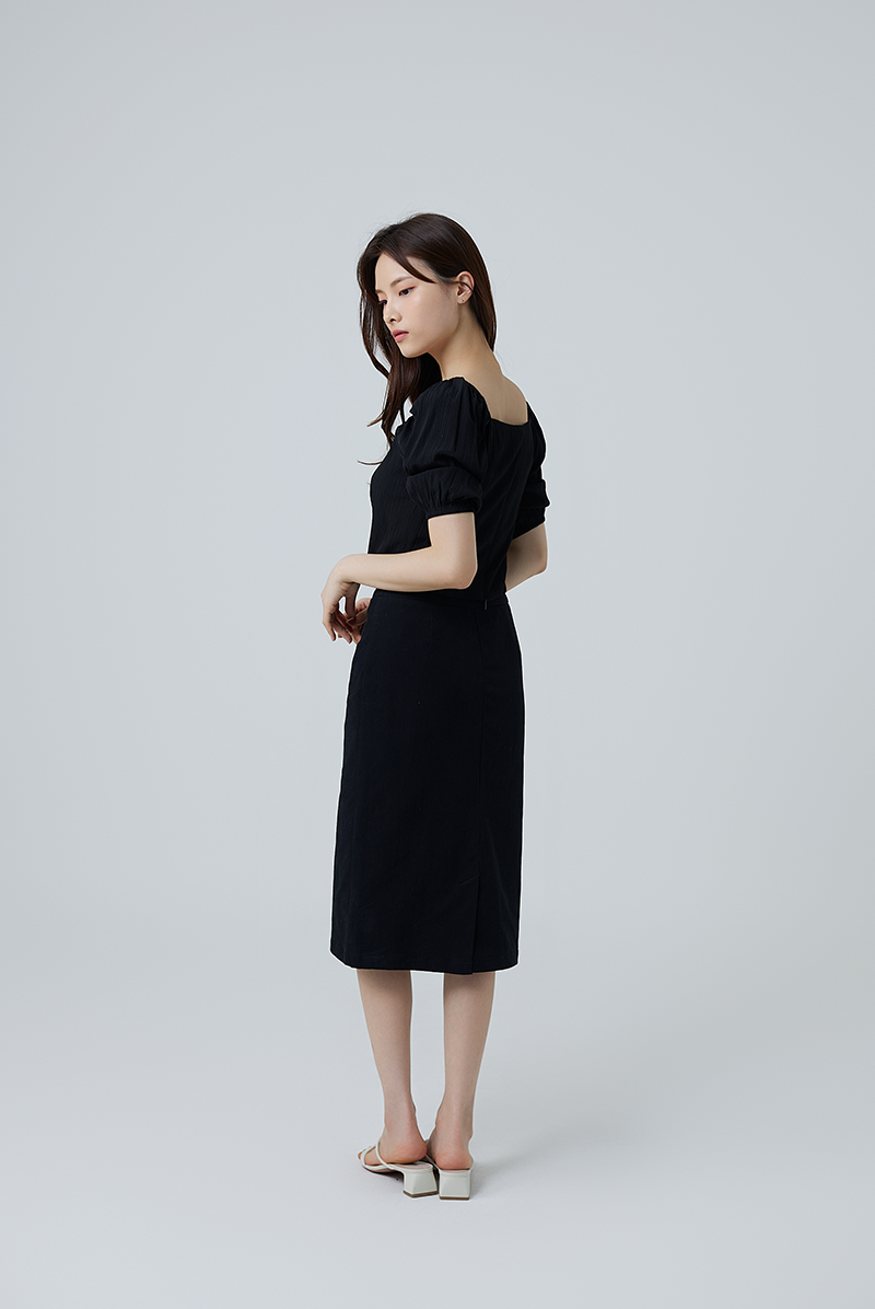 Eilah Sweetheart Puff Sleeves Top in Black
