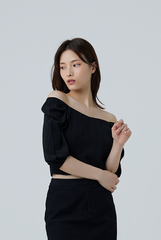 Eilah Sweetheart Puff Sleeves Top in Black