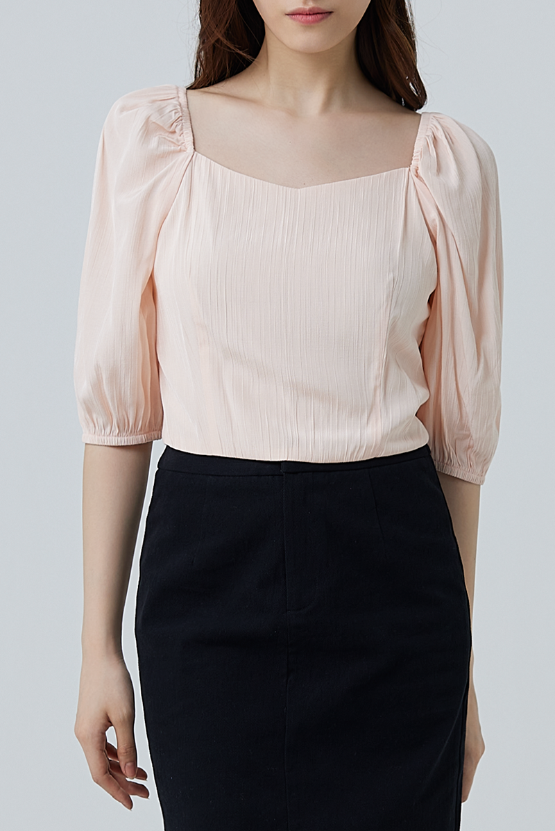 Eilah Sweetheart Puff Sleeves Top in Powder