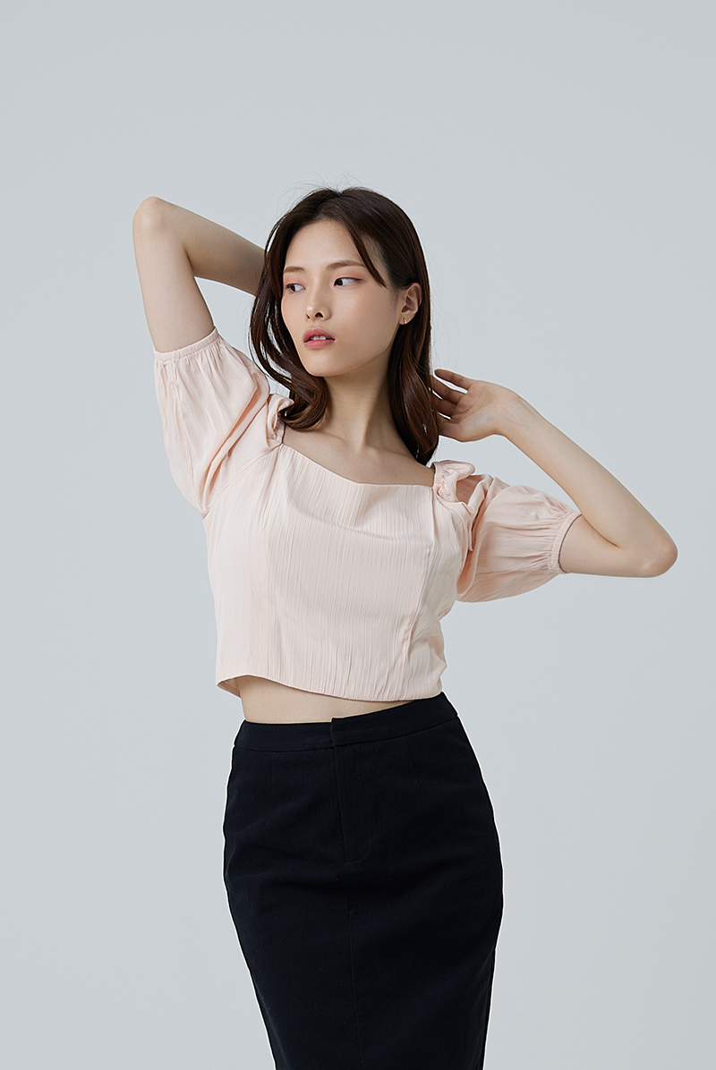 Eilah Sweetheart Puff Sleeves Top in Powder