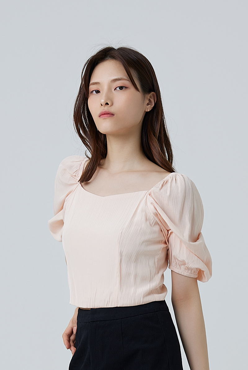 Eilah Sweetheart Puff Sleeves Top in Powder