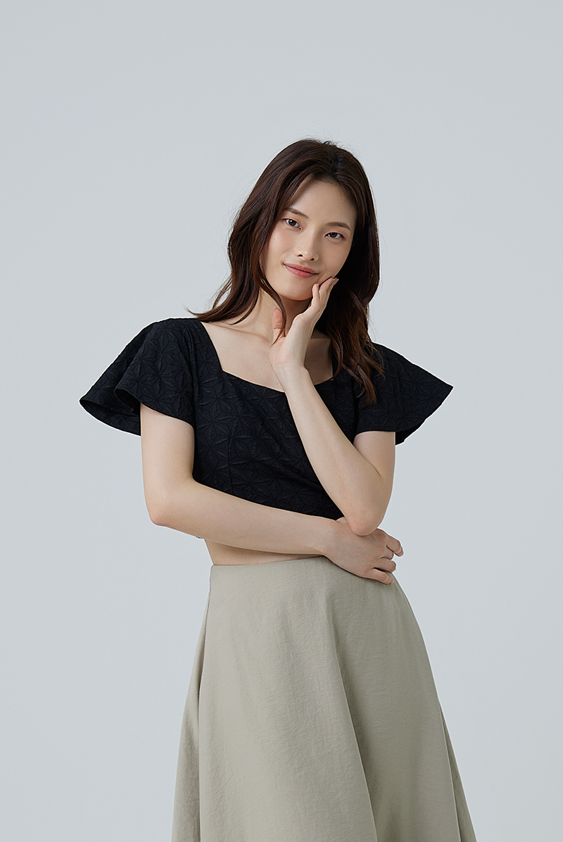 Arika Sweetheart Crop Top in Black