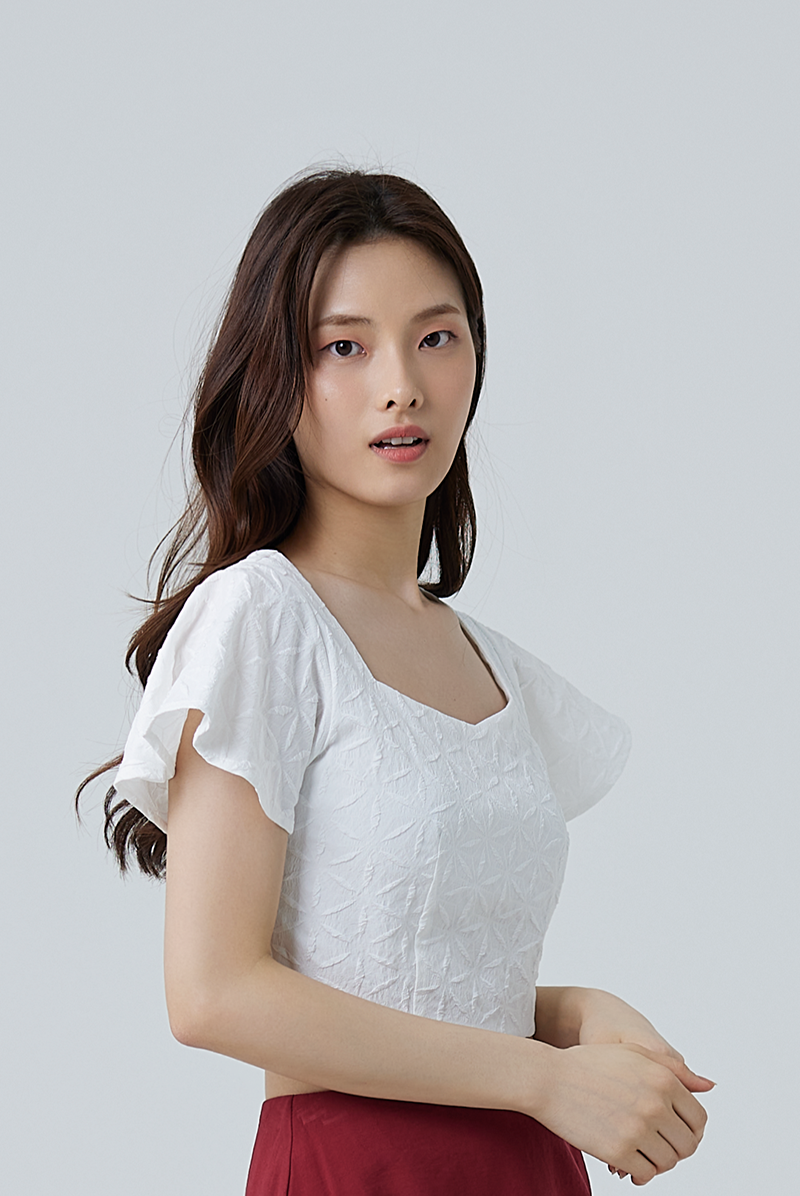 Arika Sweetheart Crop Top in White