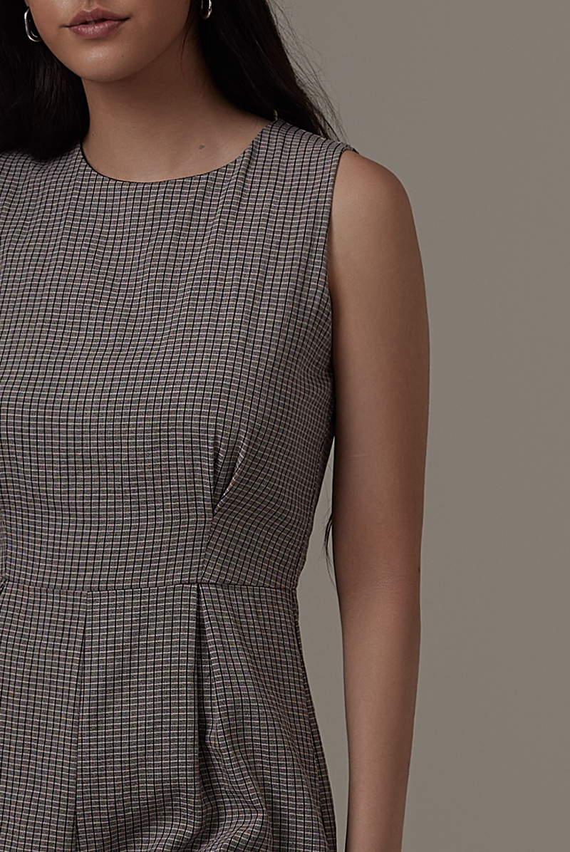 Qusarah Checkered Romper in Navy Blue