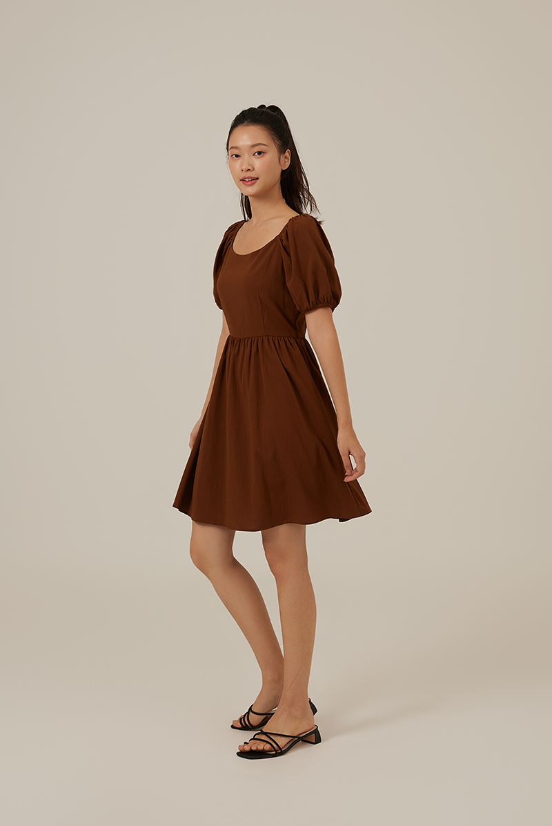 Caroline Puff Sleeve Textured Romper in Chocolate