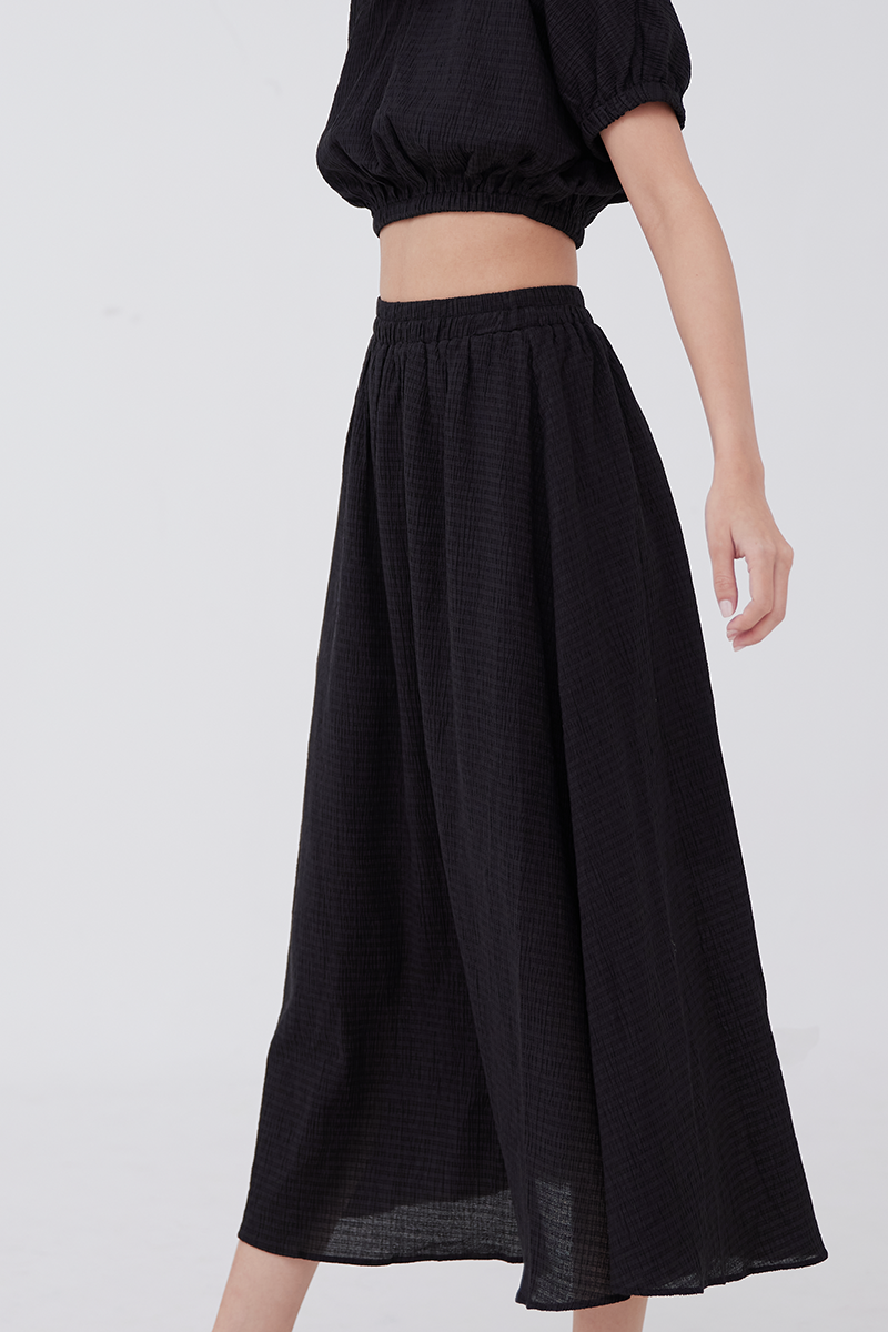 Loren Textured Skirt in Black